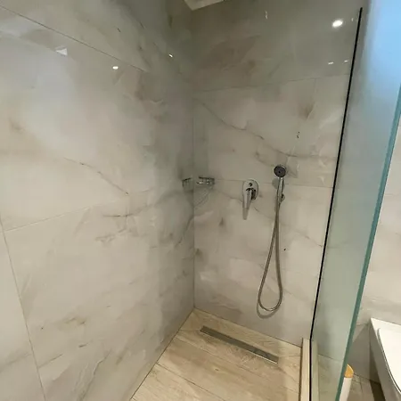 La Casa De Verano 斯卡拉索提罗斯